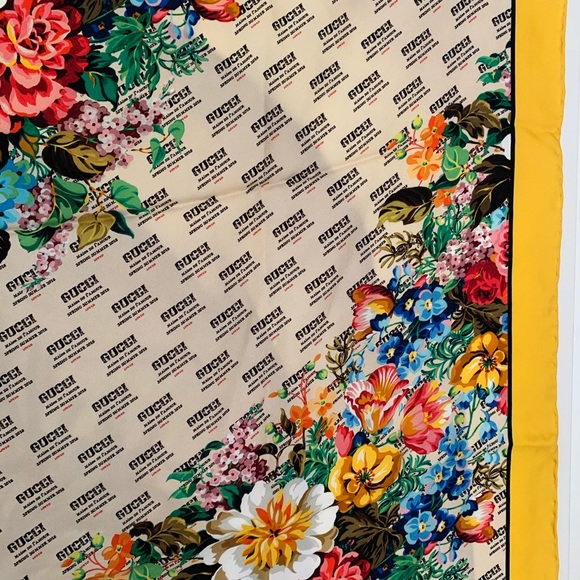 💫NWT Gucci Yellow Flower Print Scarf 513127 9275 - Picture 3 of 7